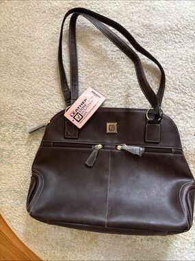 NWT brown Stone Mountain leather handbag